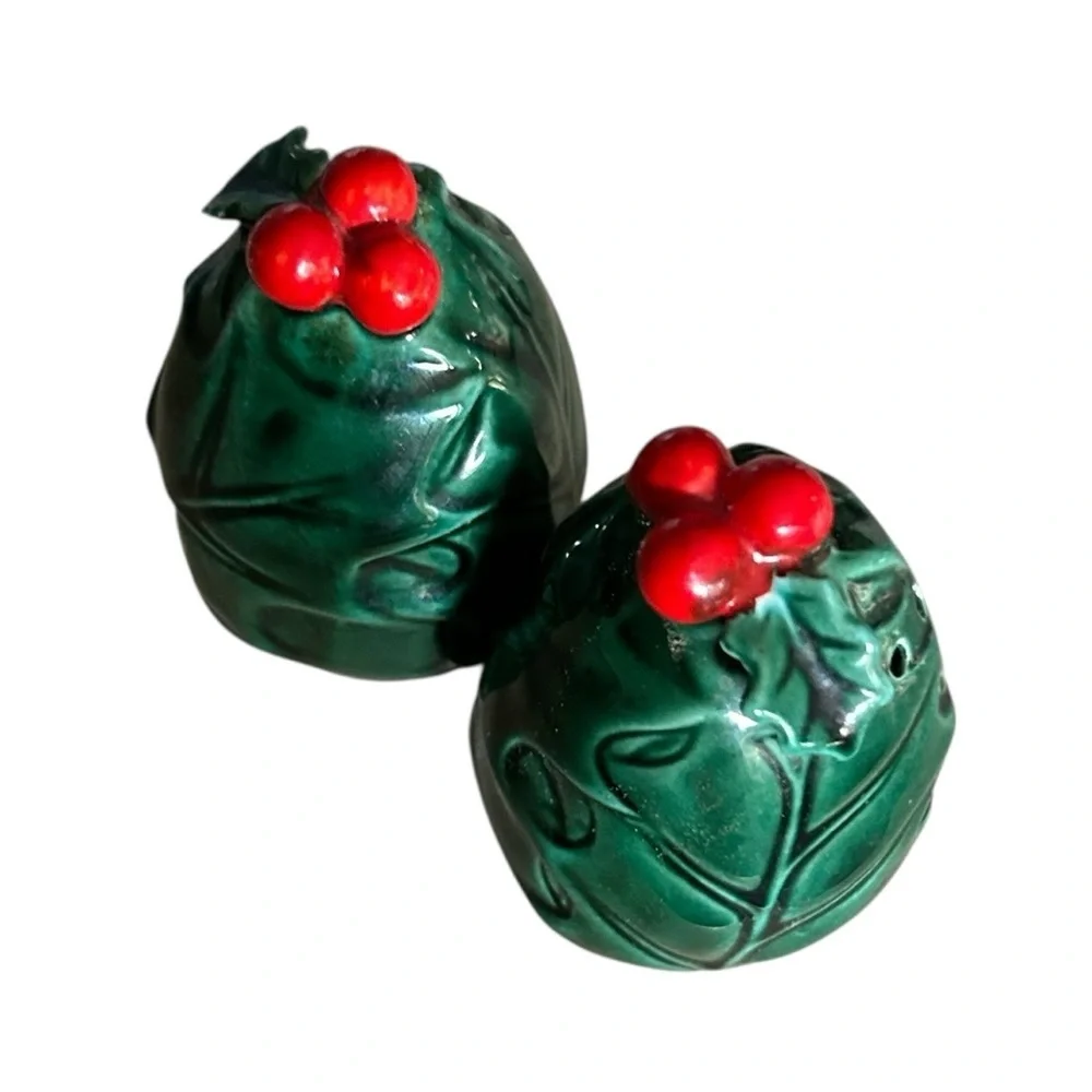 Vintage Lefton’s Green Holly Berry Salt & Pepper Shaker Set Christmas Holiday - Picture 4 of 5